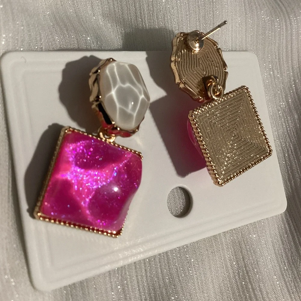 💗 Pink Glittery & White Translucent Geometric Resin Drop Water Ripple Ea…